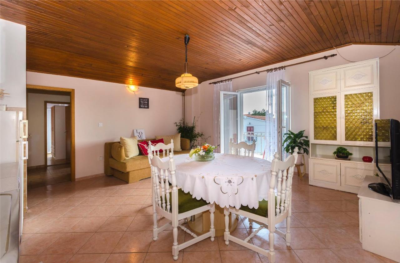Apartment And Rooms Ema فوديس المظهر الخارجي الصورة